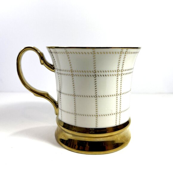 10 Strawberry Street Coffee Latte Mug White Metallic Gold Footed 12 oz - Picture 2 of 6